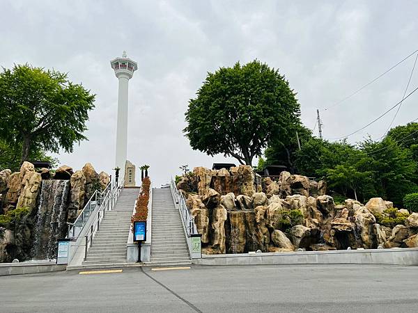 【釜山景點/南浦洞】搭手扶梯上龍頭山公園,登釜山塔眺覽南浦洞