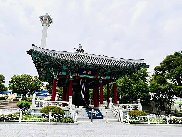 【釜山景點/南浦洞】搭手扶梯上龍頭山公園,登釜山塔眺覽南浦洞