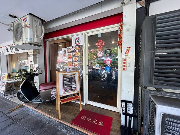 【台北美食/內湖區】川耗子南北麵典-麻小麵酸爽麻香,炒手也推