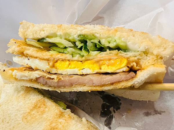 【基隆美食/仁愛區】昇美早餐屋-碳烤三明治專賣,不過蛋餅和奶