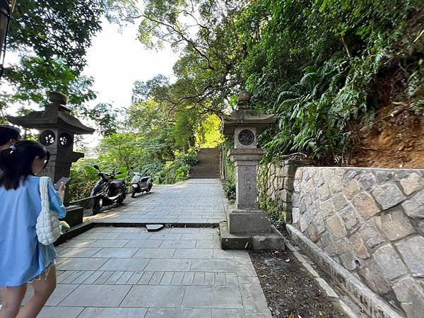 【台北景點/文山區】指南宮千階親山步道-樹蔭多不怕曬,非連續