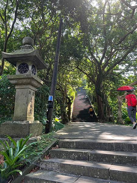 【台北景點/文山區】指南宮千階親山步道-樹蔭多不怕曬,非連續