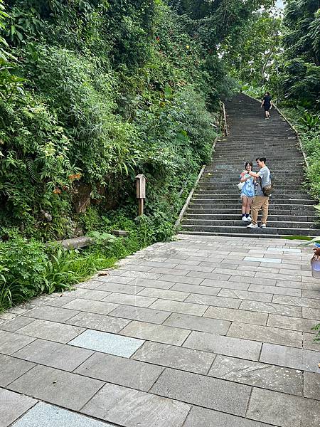 【台北景點/文山區】指南宮千階親山步道-樹蔭多不怕曬,非連續