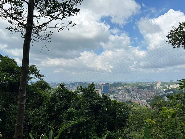 【台北景點/文山區】指南宮千階親山步道-樹蔭多不怕曬,非連續