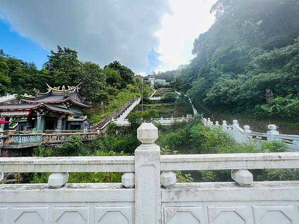 【台北景點/文山區】指南宮千階親山步道-樹蔭多不怕曬,非連續