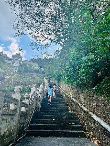 【台北景點/文山區】指南宮千階親山步道-樹蔭多不怕曬,非連續