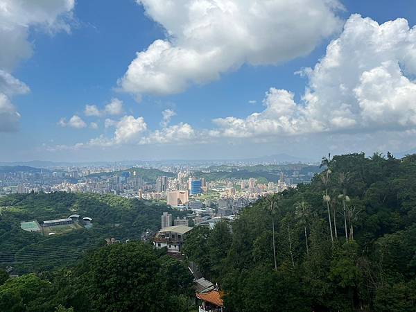 【台北景點/文山區】指南宮千階親山步道-樹蔭多不怕曬,非連續