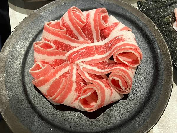 【基隆美食/仁愛區】宵麻辣頂級火鍋-肉品質優又大盤,自製蛋餃