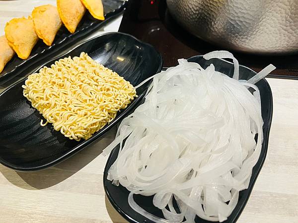 【基隆美食/仁愛區】宵麻辣頂級火鍋-肉品質優又大盤,自製蛋餃