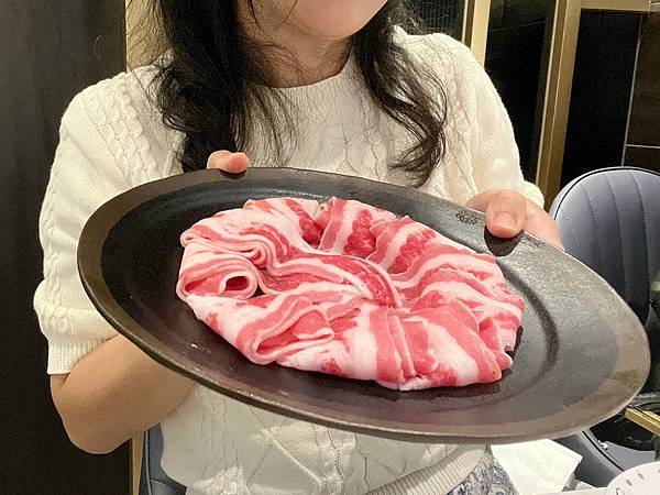 【基隆美食/仁愛區】宵麻辣頂級火鍋-肉品質優又大盤,自製蛋餃
