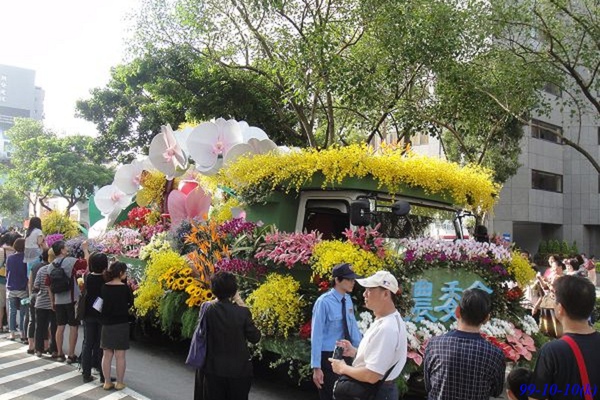 99年雙十國慶花車遊行