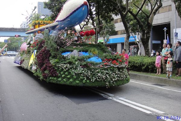 99年雙十國慶花車遊行