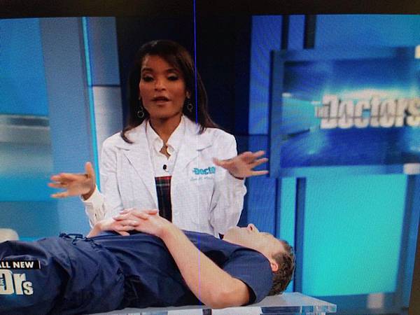 美國婦產科醫師麗莎將靈氣運用在患者上1 美國婦產科醫師麗莎將靈氣運用在患者上1