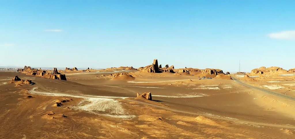 Lut_Desert_Yardangs_by_Hadi_Karimi