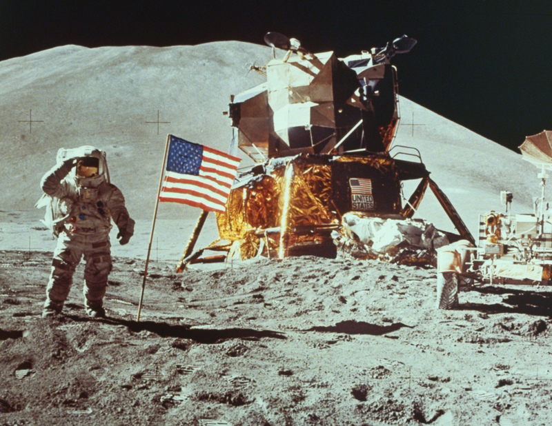 Apollo-11-moon-landing-4