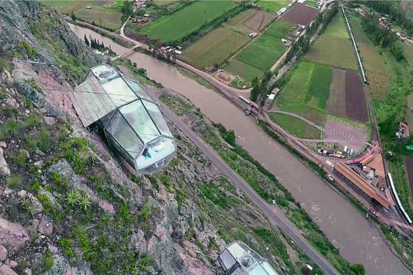 skylodge-adventure-suites-natura-vive-glass-pods-peru-designboom-03