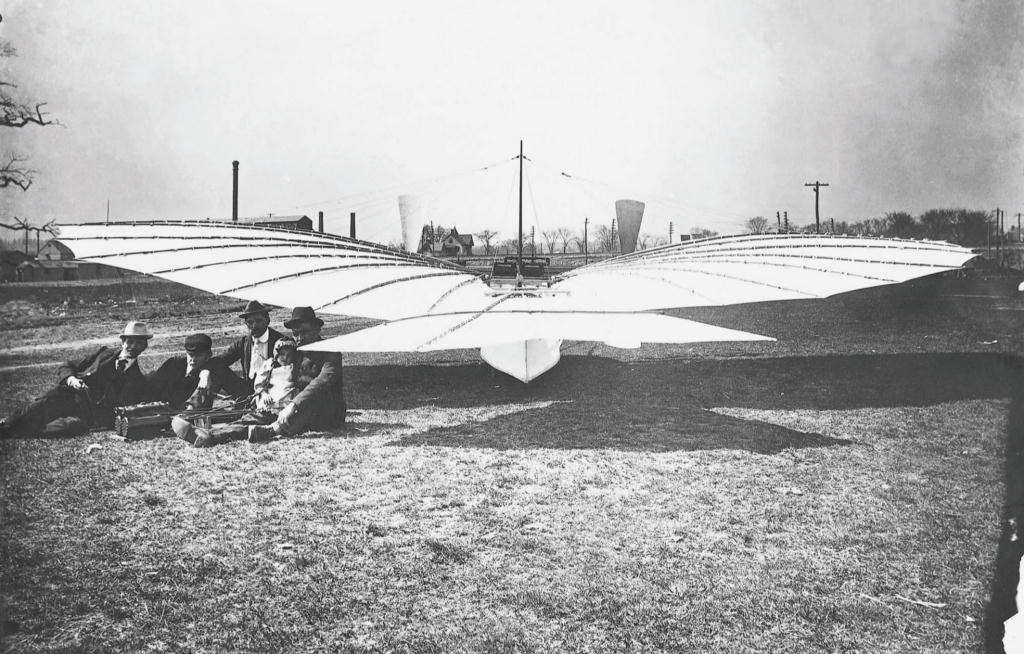 Gustave-Whitehead-with-No-21-aircraft