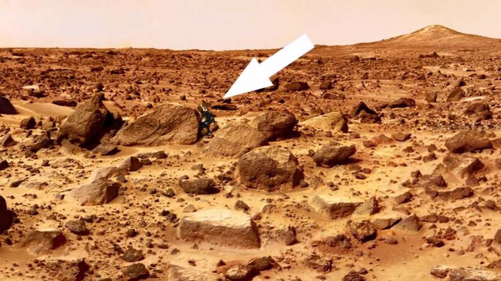 alien robot on mars