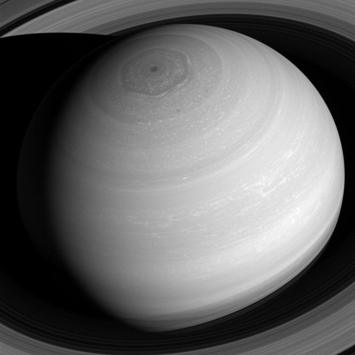 Saturn storm2_modest