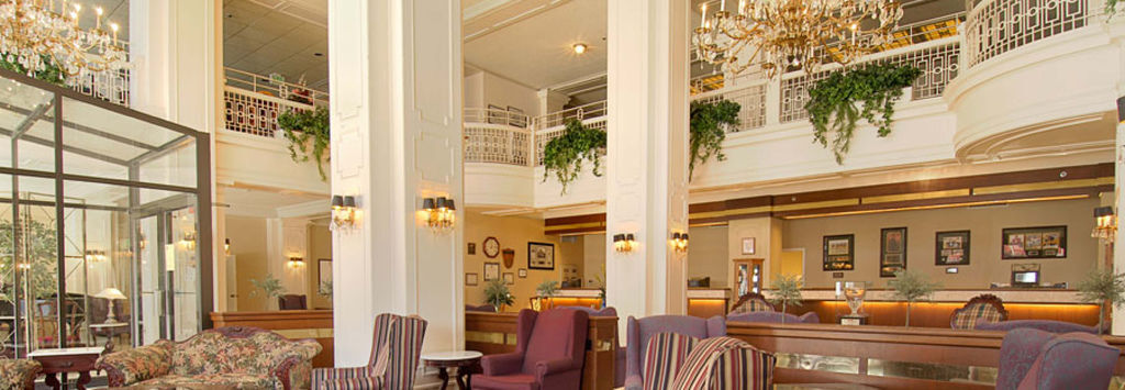 Hotel Retlaw lobby