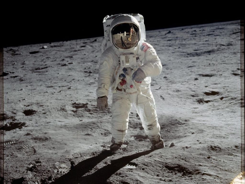 FirstMan_on the moon