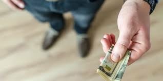 Behind the Decision to Tip: Wh