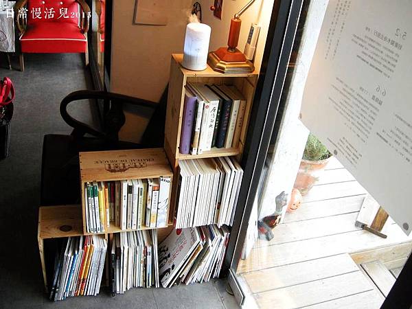 階梯式的小書櫃