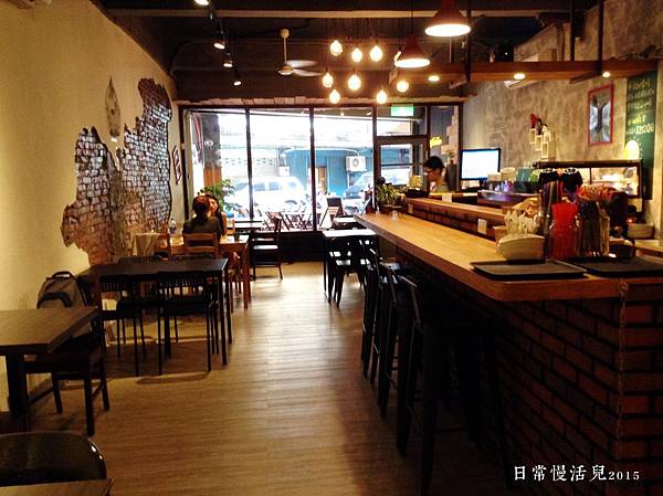 翁林林CAFE店內裝潢 01.jpg