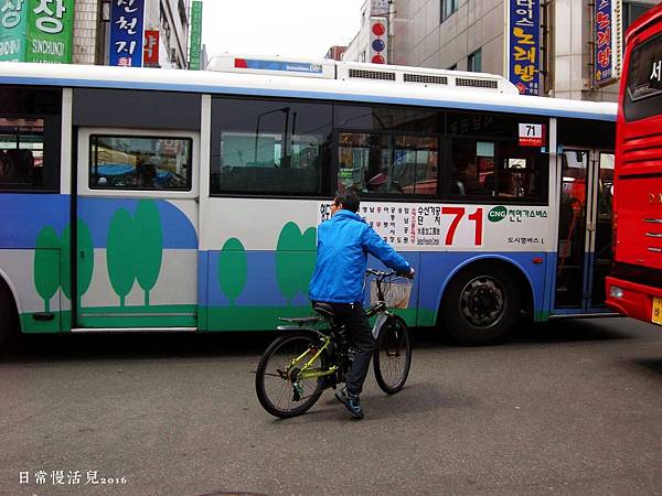 往札嘎其市場路口.jpg