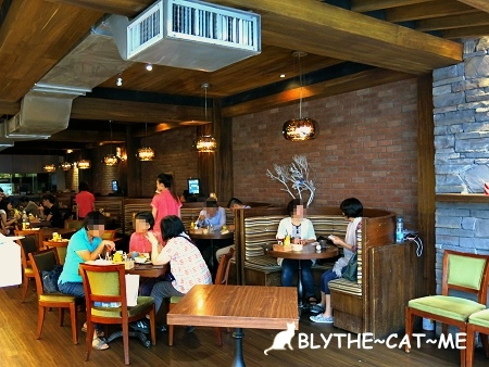 eating time (2).JPG eating time (2).JPG