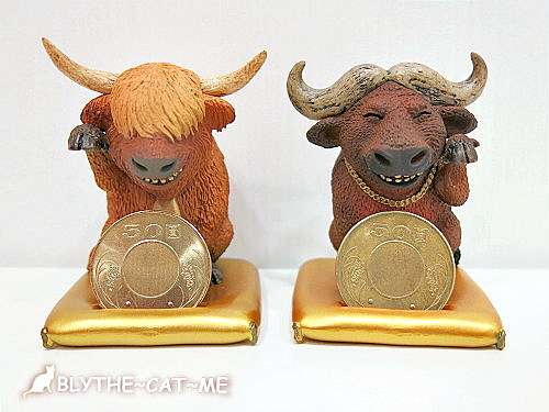 7 11專賣 喜年來朝隈俊男聯名公仔蛋捲禮盒x朝隈俊男招財野生大貓開箱 新年熱門招財伴手禮 複製凱特 痞客邦