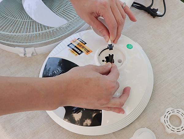 IMG_1238.JPG 夏天露營必備-SANSUI山水充電式LED驅蚊照明DC風扇| 露營電扇/充電式電風扇