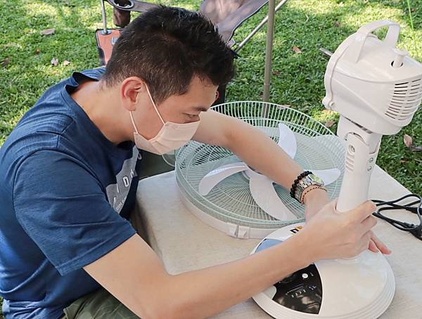 IMG_1239.JPG 夏天露營必備-SANSUI山水充電式LED驅蚊照明DC風扇| 露營電扇/充電式電風扇