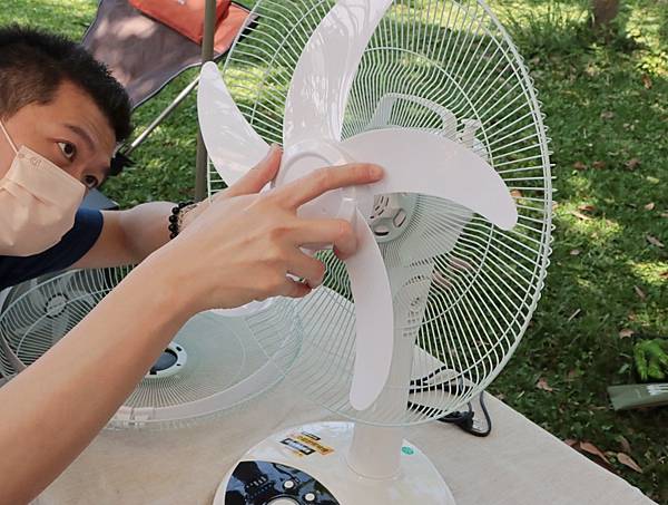 IMG_1243.JPG 夏天露營必備-SANSUI山水充電式LED驅蚊照明DC風扇| 露營電扇/充電式電風扇