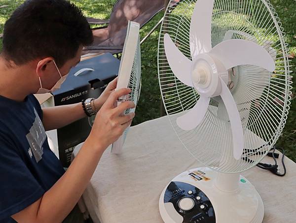 IMG_1247.JPG 夏天露營必備-SANSUI山水充電式LED驅蚊照明DC風扇| 露營電扇/充電式電風扇