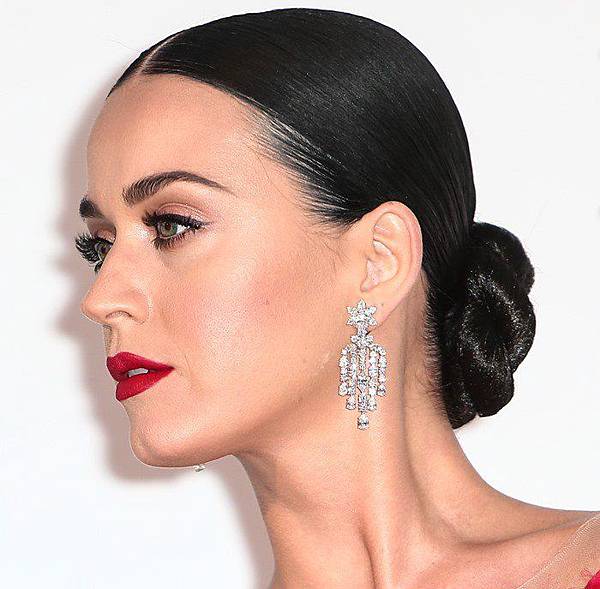 Katy-Perry-Diamond-Earrings.jpg