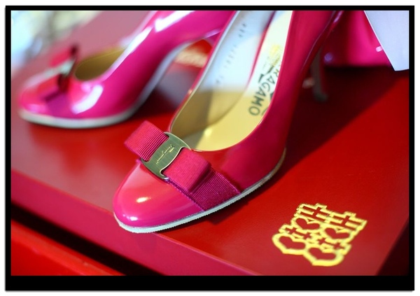 我超愛的桃紅色婚鞋~Carla