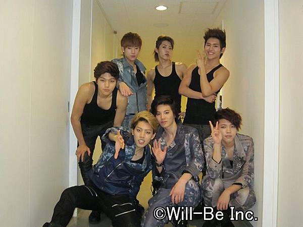 infinite in backstage