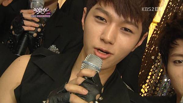 120601 music bank_ backstage CUT 02