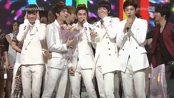 111009 PARADISE FIRST WIN CUT02