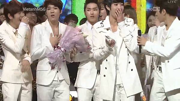 111009 PARADISE FIRST WIN CUT01
