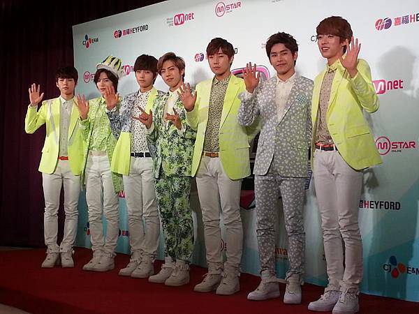 130424 MCD Hello Taiwan (cr.Mnet Asian Music Awards FB)