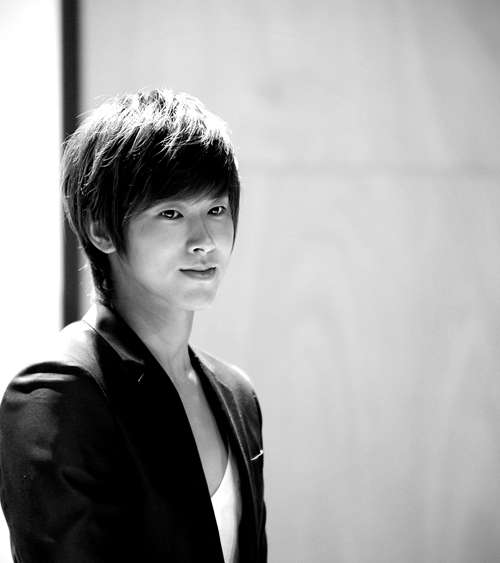 yunho-1.jpg