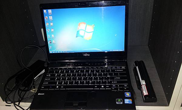 NB-1011126-FUJITSU LifeBook SH760_03.jpg