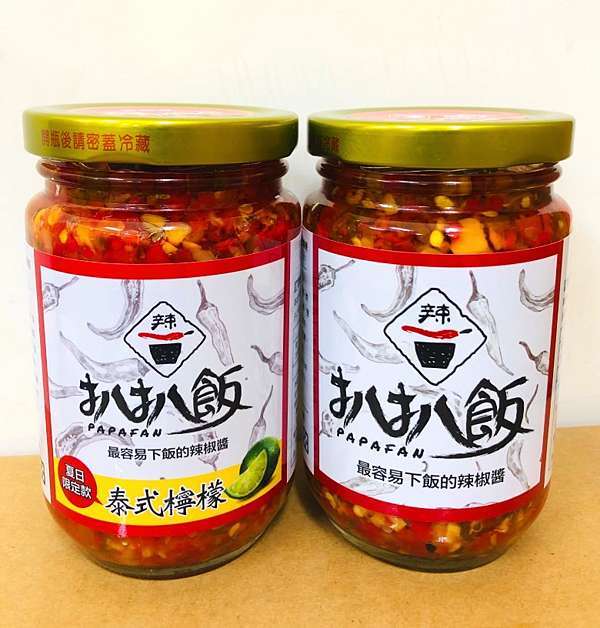 扒扒飯 可惡 藤哥買了泰椒醬 泰式檸檬醬 一直吃不停 能讓食物變美食 可以不要這麼好吃嗎 會讓人變胖吧 餐廳用這種生意應該會搶搶滾 藤小二2019年藤言藤語 2019 9 23 藤小二電腦修配坊