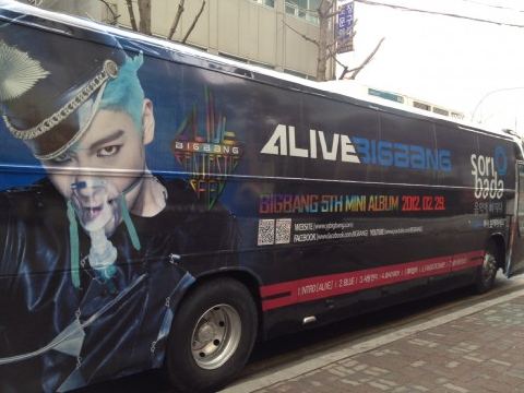 BIGBANG bus alive top