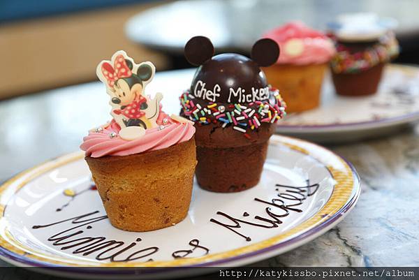 Mickey_and_Minnie_Cupcakes (1)