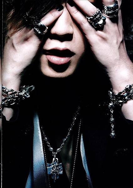 Ruki-MELT-pamphlet-the-gazette-33896252-800-1134