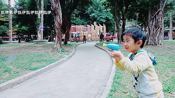 泡泡機可自動發射