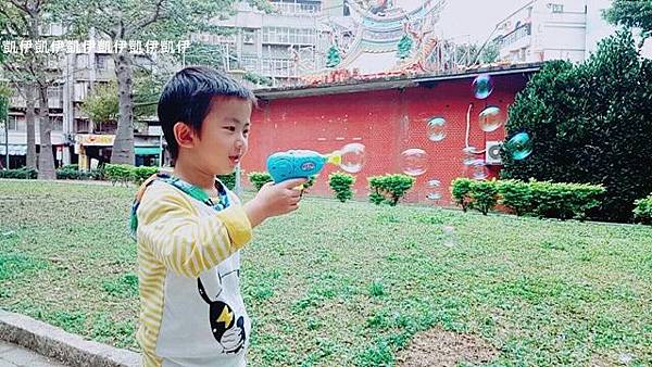 泡泡機可自動發射